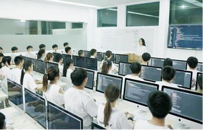 软件工程技术（本科）视角下的企业管理咨询 融合、价值与路径